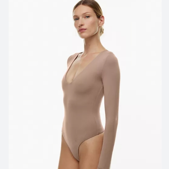 Babaton Bodysuit - Picture 2 of 6